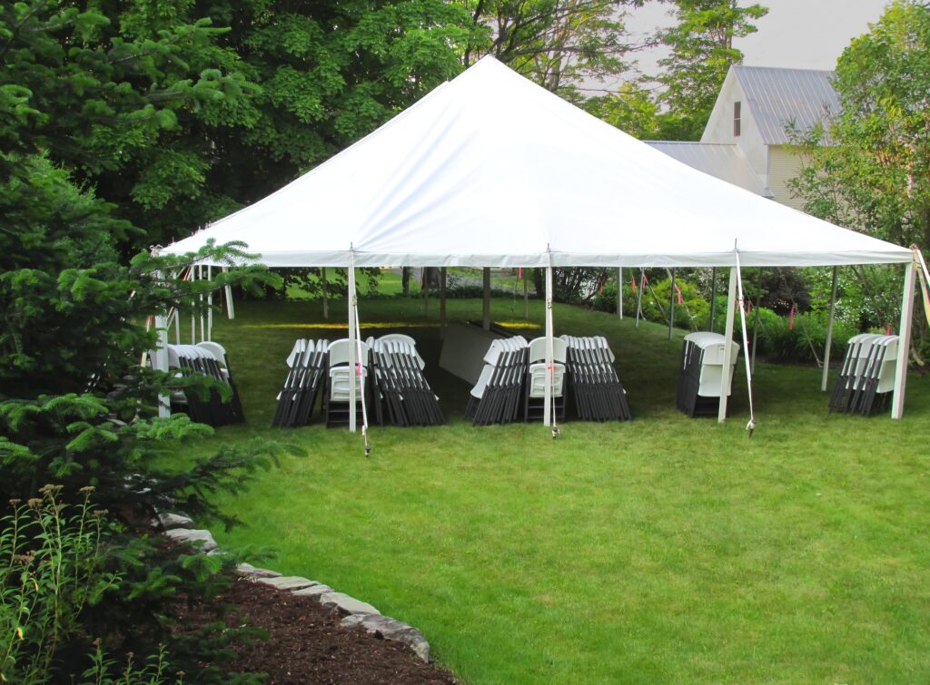 Informal,Events,Tent,In,The,Backyard